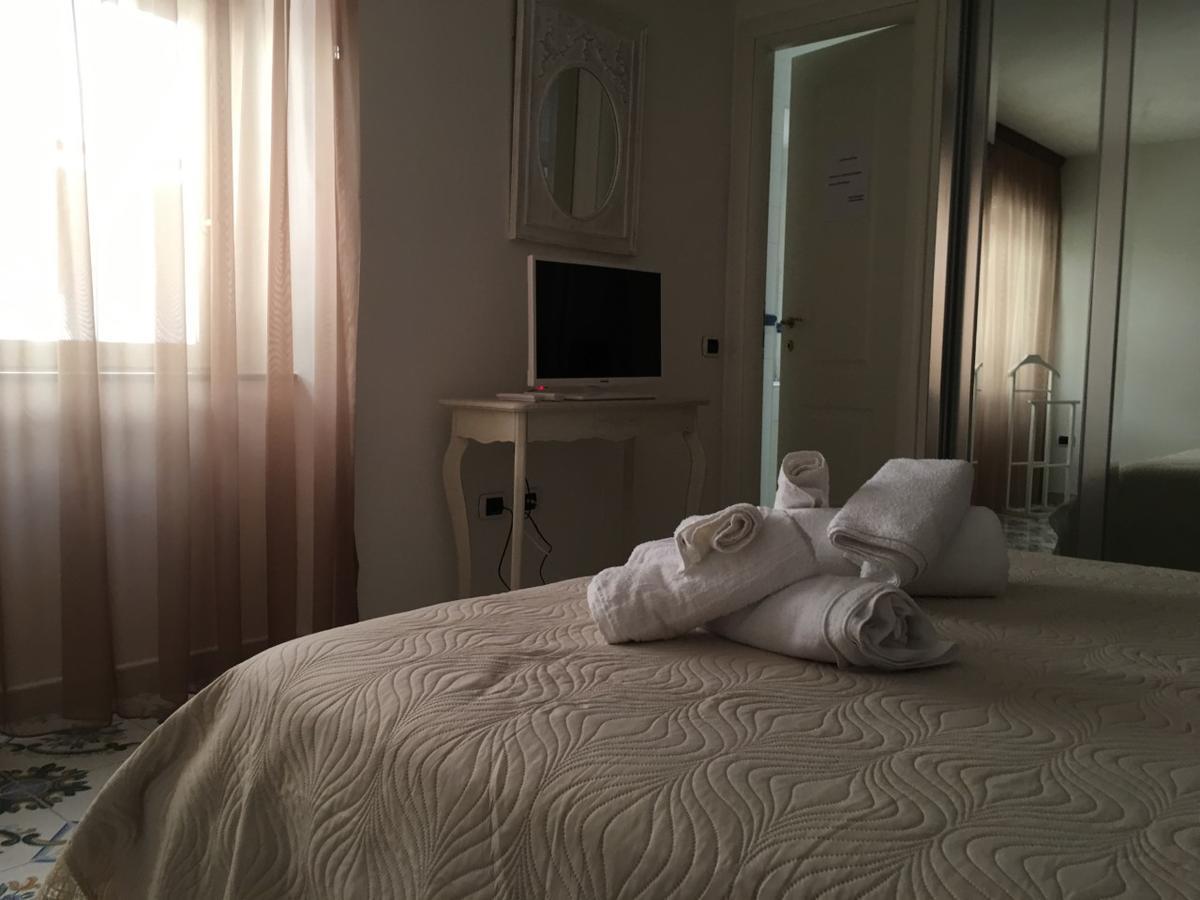 Bed and Breakfast La Corte Del Re Borbone à Caserte Extérieur photo